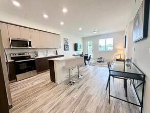 1620 S Dixie Hwy in Pompano Beach, FL - Building Photo - Building Photo