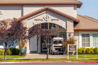 KNOLLS AT GREEN VALLEY in Cameron Park, CA - Foto de edificio - Building Photo