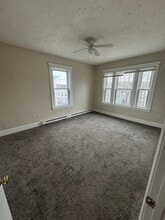 70 Edwards St, Unit Unit 3 in Fitchburg, MA - Foto de edificio - Building Photo