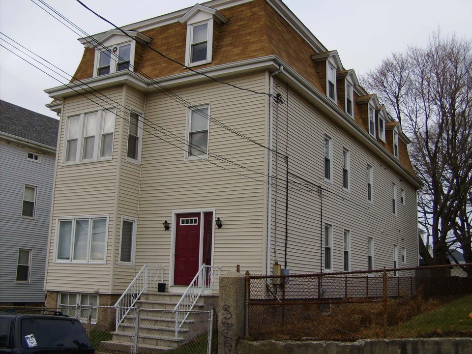 282 Sprague St in Fall River, MA - Foto de edificio