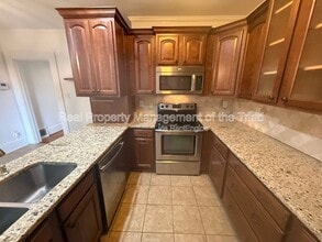 513 S Hawthorne Rd in Winston-Salem, NC - Foto de edificio - Building Photo