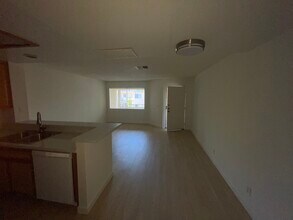 11707 Otsego St, Unit F in Valley Village, CA - Building Photo - Building Photo