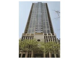 1122 N Clark St, Unit 1403 in Chicago, IL - Building Photo