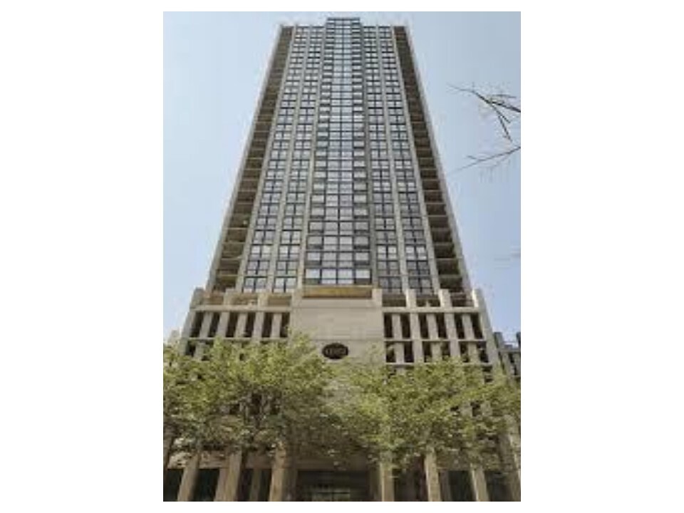 1122 N Clark St, Unit 1403 in Chicago, IL - Building Photo
