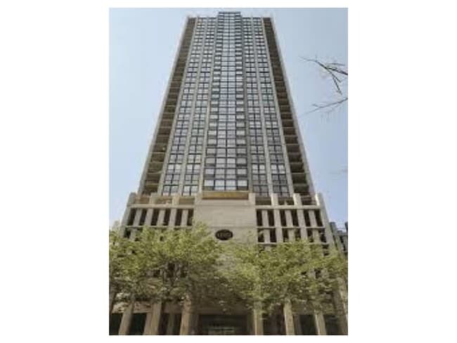 property at 1122 N Clark St
