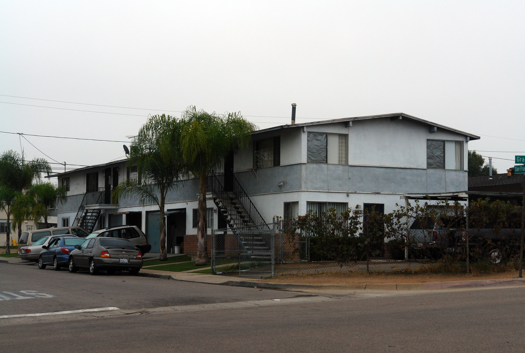 663 Grand Ave in Spring Valley, CA - Building Photo