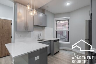 454 W Belden Ave, Unit 2 in Chicago, IL - Foto de edificio - Building Photo