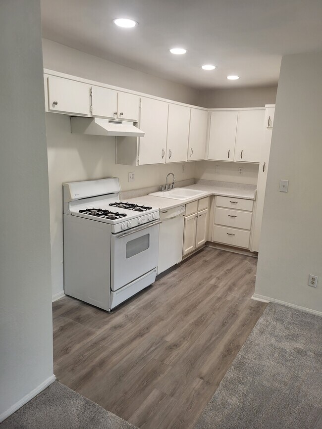 562 Ebbtide Cir, Unit 562 in Port Hueneme, CA - Foto de edificio - Building Photo