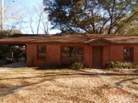 2371 Vermillion Dr in Mobile, AL - Building Photo