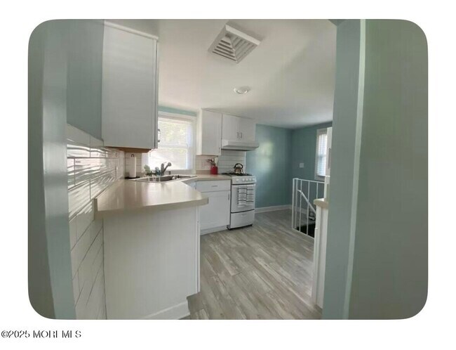 222 Norwood Ln in Avon By The Sea, NJ - Foto de edificio - Building Photo