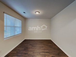 76 Springer Pkwy in Dallas, GA - Foto de edificio - Building Photo