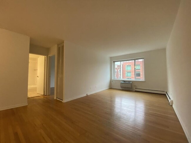 property at 516 W Melrose St