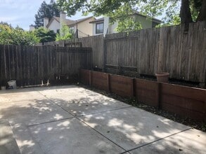 80 Francis Cir in Rohnert Park, CA - Building Photo - Building Photo