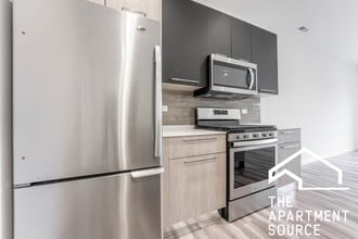 2533 W Fullerton Ave in Chicago, IL - Building Photo - Building Photo