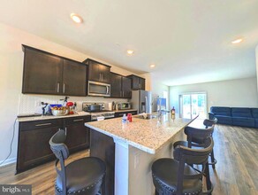 8811 Crossbill Rd in Clinton, MD - Building Photo - Building Photo