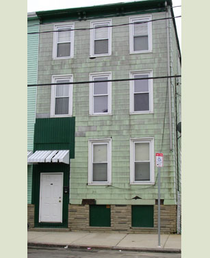 153 Everett St in East Boston, MA - Building Photo