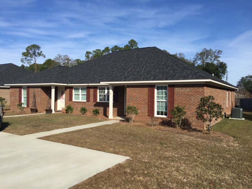 113 Magnolia Ct in Leesburg, GA - Building Photo