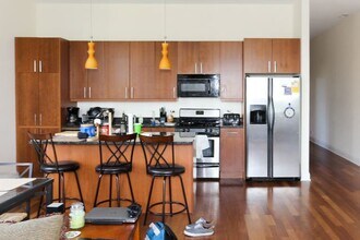 1354 W Augusta Blvd, Unit M02B in Chicago, IL - Building Photo - Building Photo