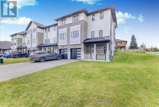 2 Lahey Cres in Penetanguishene, ON - Building Photo - Building Photo