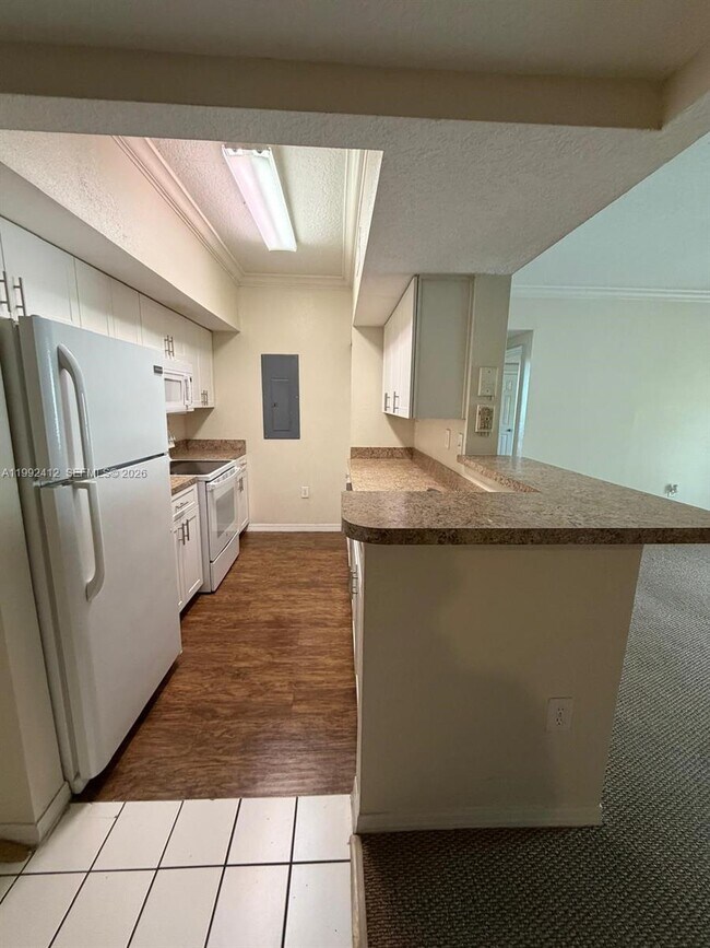 200 SW 117th Terrace in Pembroke Pines, FL - Foto de edificio - Building Photo