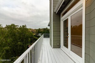 1988 Lookout Dr in Agoura Hills, CA - Building Photo