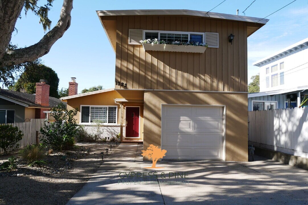 1322 Lincoln Ave in Pacific Grove, CA - Building Photo
