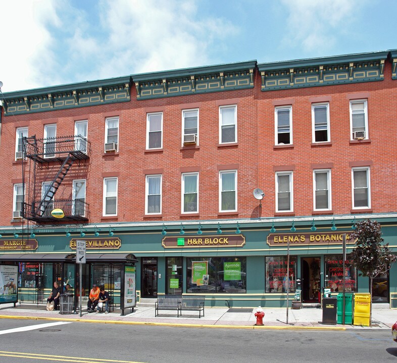 424 32nd St in Union City, NJ - Building Photo