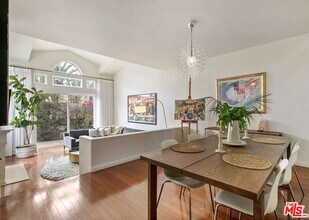 6471 Zuma View Pl in Malibu, CA - Building Photo - Building Photo