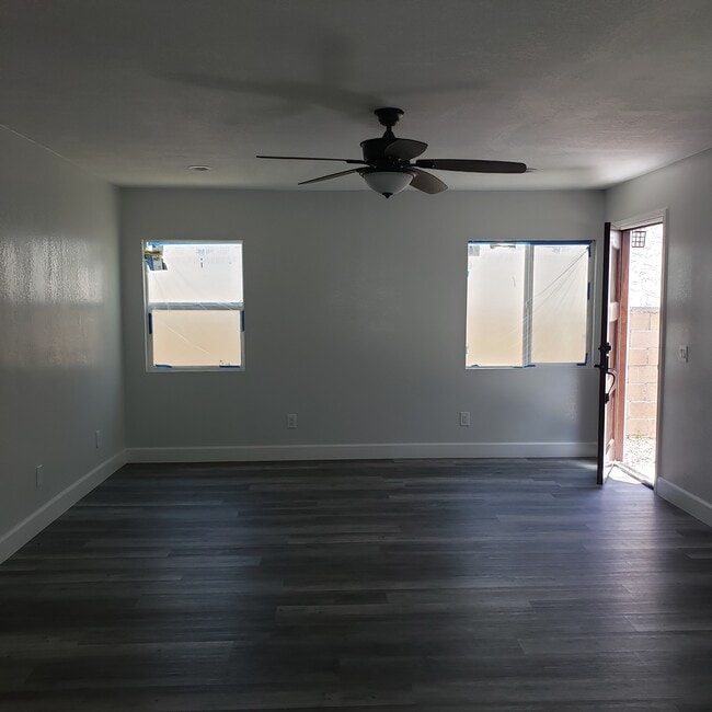 5715 S Rimpau Blvd in Los Angeles, CA - Building Photo - Building Photo