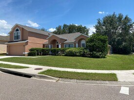 102 Coventry Rd in Davenport, FL - Building Photo