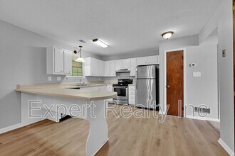 2346 Grayson Valley Cir in Birmingham, AL - Foto de edificio - Building Photo