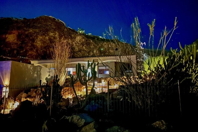 2800 Cholla Pl in Palm Springs, CA - Building Photo - Building Photo