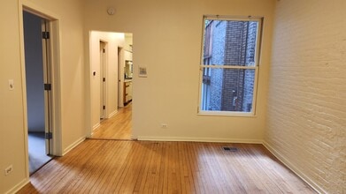 2454 N Geneva Ter, Unit First Floor in Chicago, IL - Building Photo - Building Photo