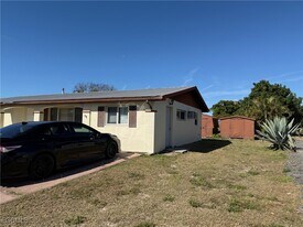 904 Hudson Ave in Lehigh Acres, FL - Building Photo