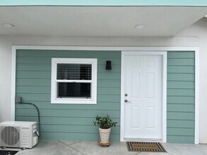 5331 E Brittain St in Long Beach, CA - Foto de edificio - Building Photo