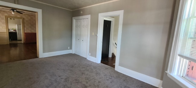 property at 933 W 9th St