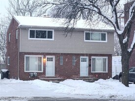 8741 W Nine Mile Rd in Oak Park, MI - Building Photo