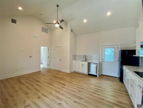 1209 E St Johns Ave in Austin, TX - Building Photo - Building Photo