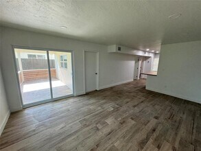 2200 NE 173rd St in North Miami Beach, FL - Building Photo - Building Photo