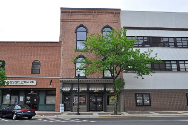 11 N Genesee St in Waukegan, IL - Building Photo