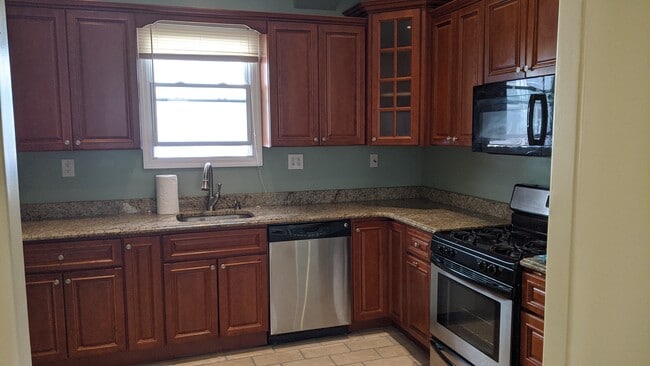 438 Oakley Avenue, Unit Lower