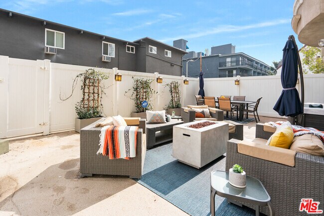 1410 N Curson Ave-Unit -103 in Los Angeles, CA - Building Photo - Building Photo