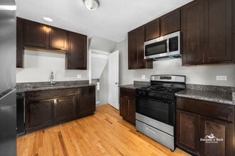 8716 S Sacramento Ave in Chicago, IL - Building Photo - Building Photo