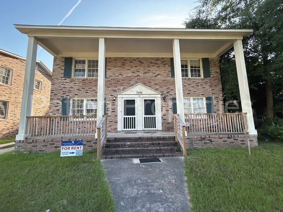7034 Fairmont Rd in Columbia, SC - Foto de edificio