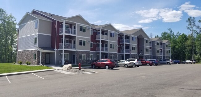 River Hills Apartments in Grand Rapids, MN - Foto de edificio - Building Photo