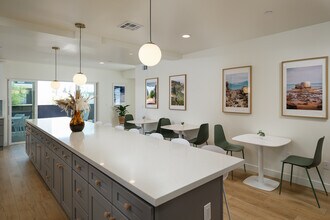 3045 West Blvd in Los Angeles, CA - Foto de edificio - Building Photo