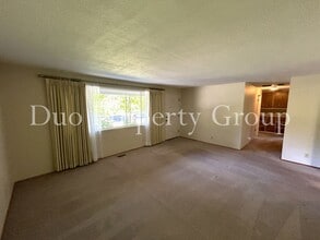 3945 E Amazon Dr in Eugene, OR - Building Photo - Building Photo
