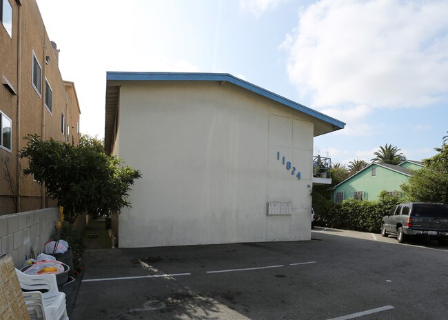 11824 Courtleigh Dr in Los Angeles, CA - Building Photo - Building Photo