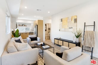 222 N Coronado St in Los Angeles, CA - Building Photo - Building Photo