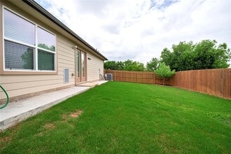 101 Rochester Ln in Hutto, TX - Foto de edificio - Building Photo